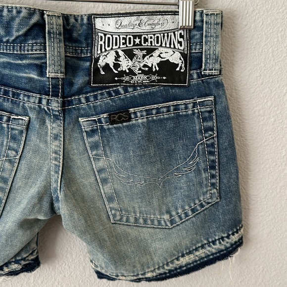 Rodeo crowns mid rise denim shorts size small moussy - Picture 4 of 6